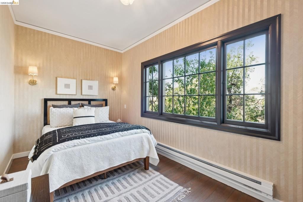 Image 51 of property listing at 906 906 Paramount Rd, Oakland, CA 94610