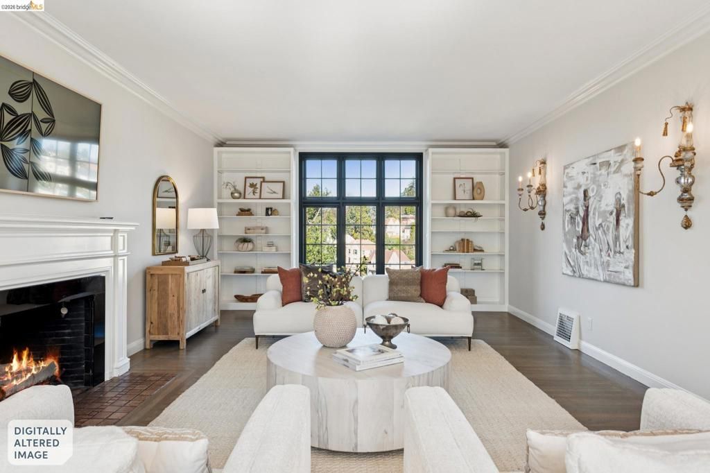 Image 8 of property listing at 906 906 Paramount Rd, Oakland, CA 94610