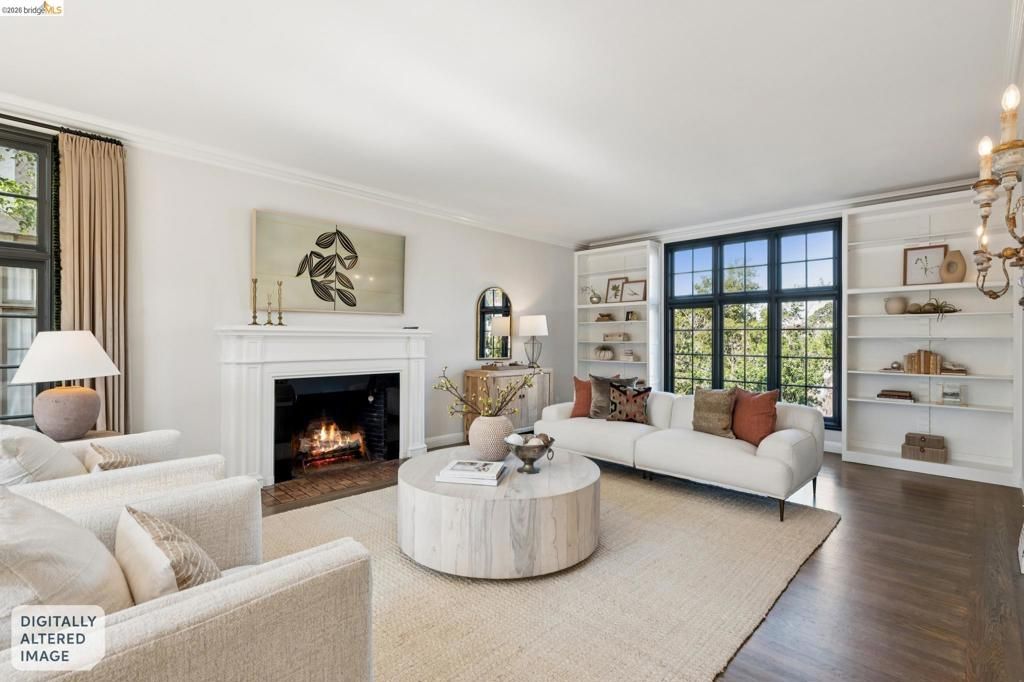 Image 9 of property listing at 906 906 Paramount Rd, Oakland, CA 94610