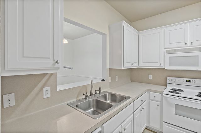 1702 Deacon Drive 104, College Station, TX 77845