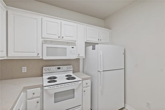 1702 Deacon Drive 104, College Station, TX 77845