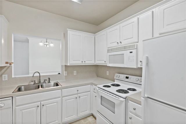 1702 Deacon Drive 104, College Station, TX 77845