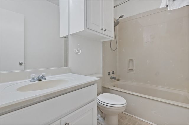 1702 Deacon Drive 104, College Station, TX 77845