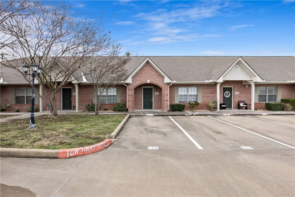1702 Deacon Drive 104, College Station, TX 77845