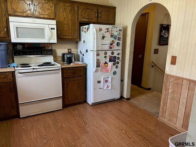 808 Pineview Drive, Papillion, NE 68046