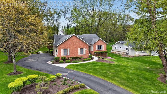 4455 Driftwood Drive, Commerce Charter Township, MI 48382