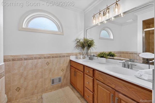 4455 Driftwood Drive, Commerce Charter Township, MI 48382