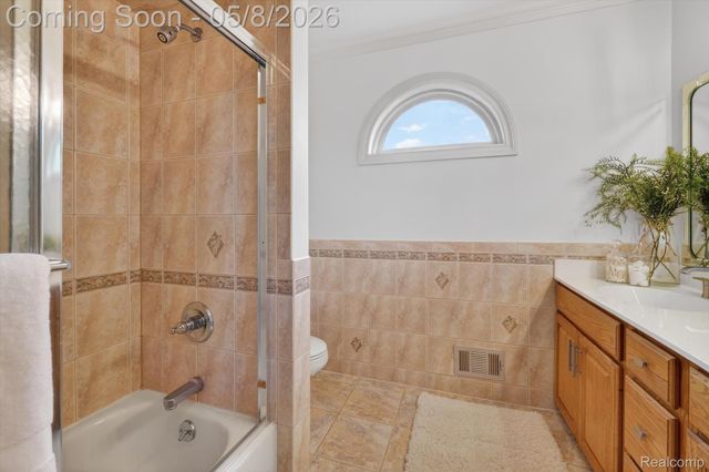 4455 Driftwood Drive, Commerce Charter Township, MI 48382