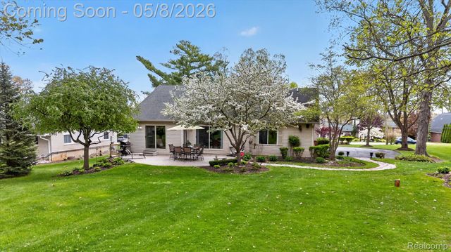 4455 Driftwood Drive, Commerce Charter Township, MI 48382