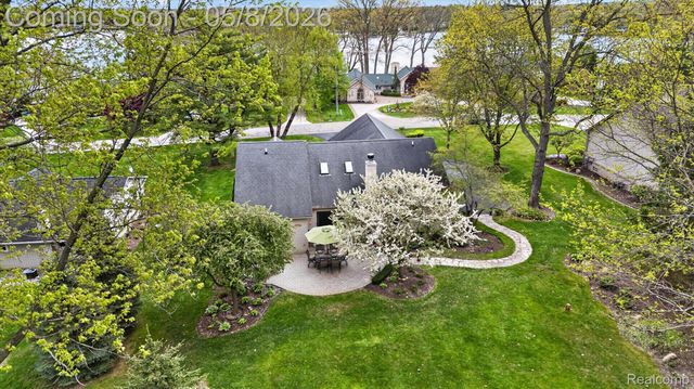 4455 Driftwood Drive, Commerce Charter Township, MI 48382