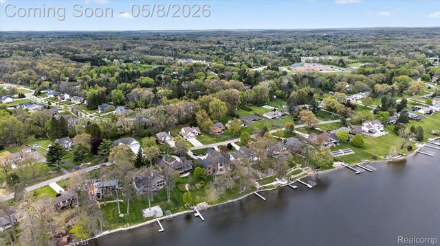 4455 Driftwood Drive, Commerce Charter Township, MI 48382