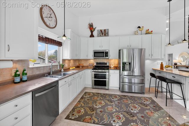 4455 Driftwood Drive, Commerce Charter Township, MI 48382