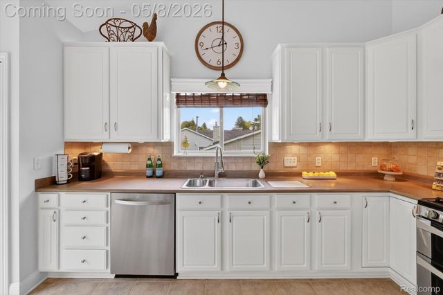 4455 Driftwood Drive, Commerce Charter Township, MI 48382