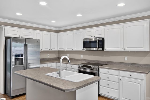 283 Rock Springs Drive, Spartanburg, SC 29301