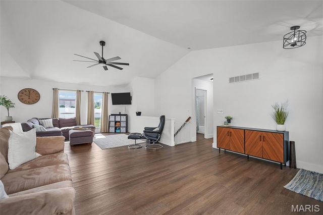 4 Royallbend Court, O'fallon, MO 63368