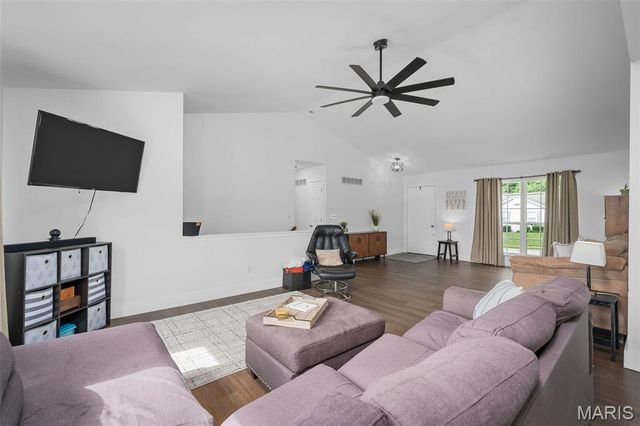 4 Royallbend Court, O'fallon, MO 63368
