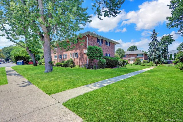 205 Edmunton Drive H17, Babylon, NY 11703