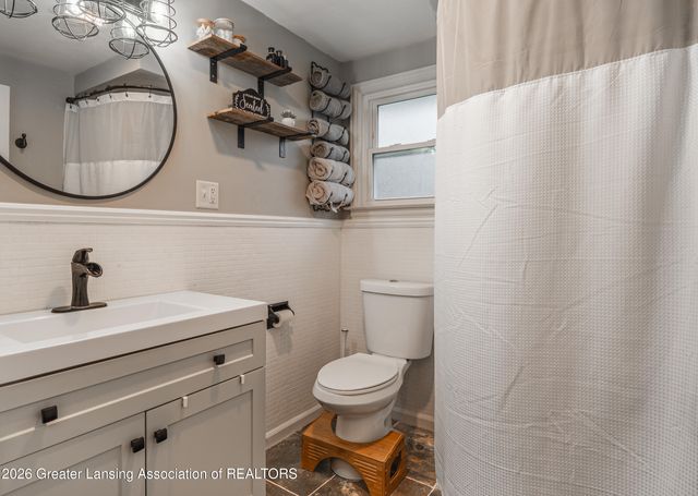 2827 W Willow Street, Lansing, MI 48917