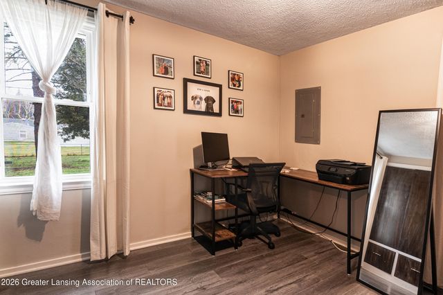 2827 W Willow Street, Lansing, MI 48917