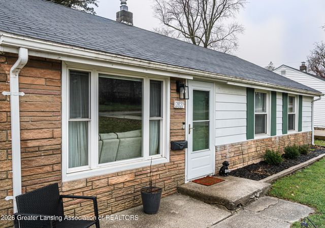 2827 W Willow Street, Lansing, MI 48917