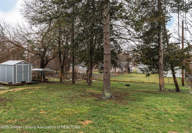 2827 W Willow Street, Lansing, MI 48917