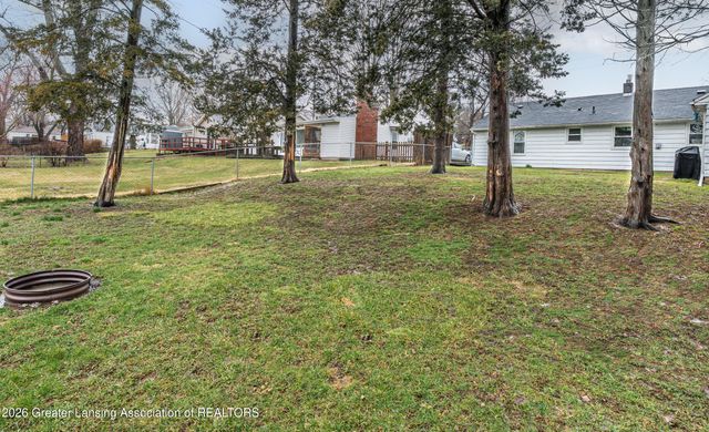 2827 W Willow Street, Lansing, MI 48917