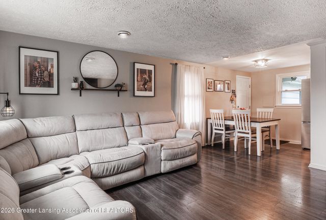 2827 W Willow Street, Lansing, MI 48917