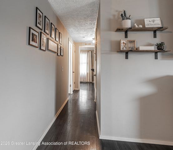 2827 W Willow Street, Lansing, MI 48917