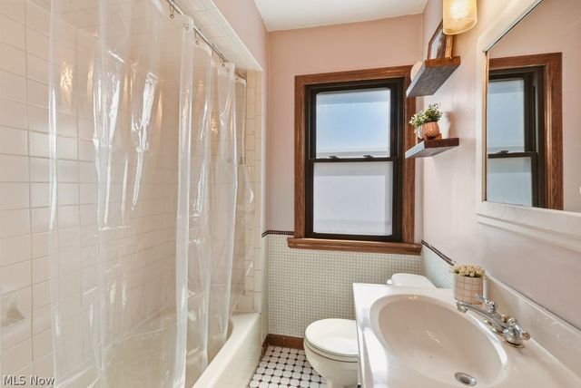 17513 Laverne Avenue, Cleveland, OH 44135