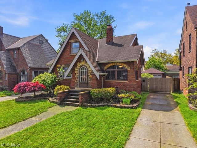 17513 Laverne Avenue, Cleveland, OH 44135