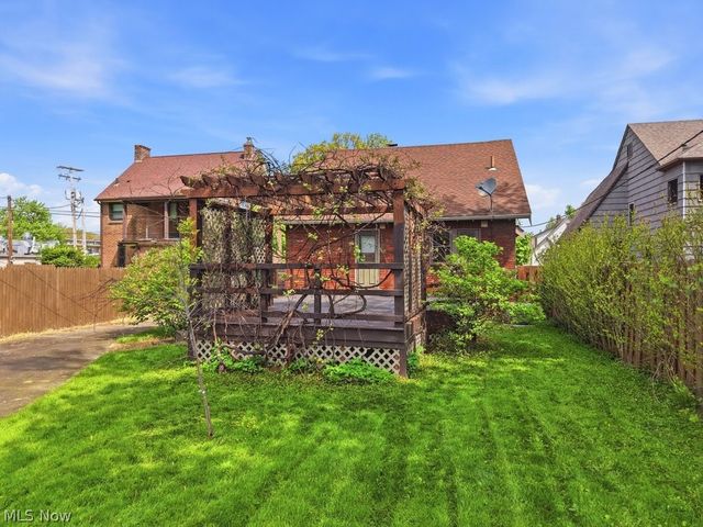 17513 Laverne Avenue, Cleveland, OH 44135