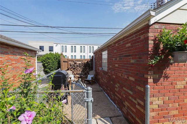 6635 Devonshire Avenue, St Louis, MO 63109