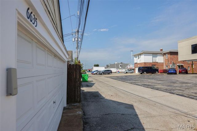 6635 Devonshire Avenue, St Louis, MO 63109