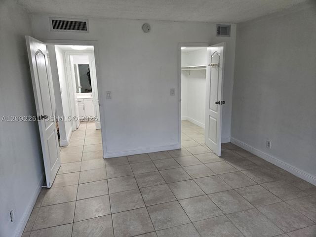 5201 Geneva Way 201, Doral, FL 33166