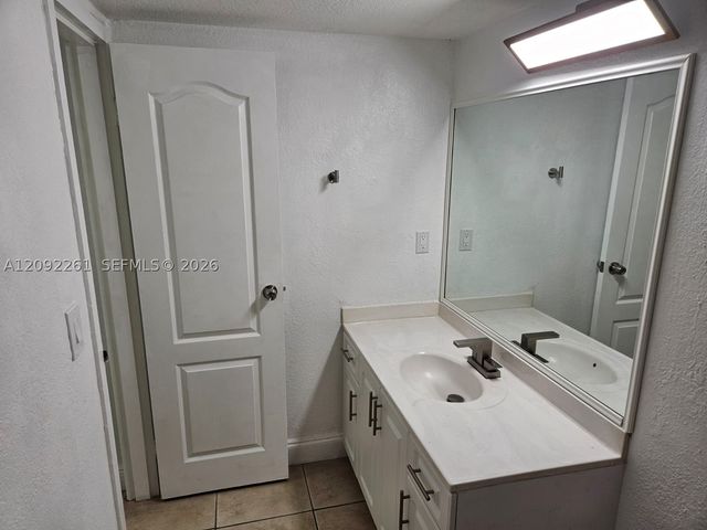 5201 Geneva Way 201, Doral, FL 33166