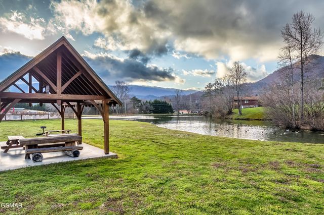 2603 June Bug Way, Sevierville, TN 37862