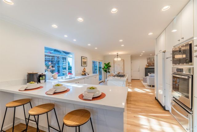 136 Peacock Dr, San Rafael, CA 94901