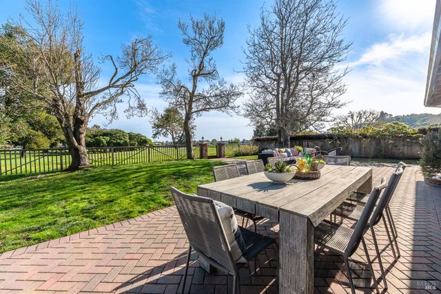 136 Peacock Dr, San Rafael, CA 94901