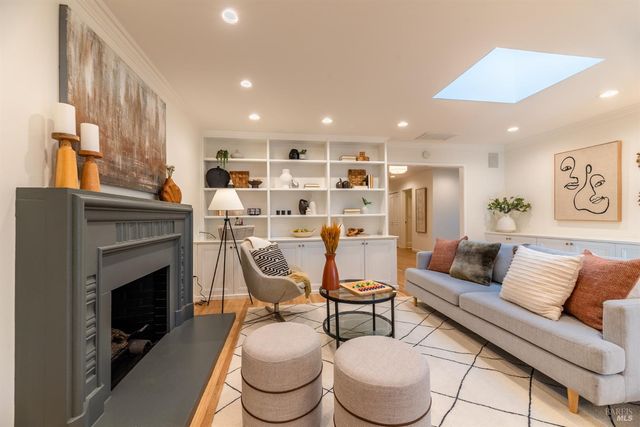 136 Peacock Dr, San Rafael, CA 94901