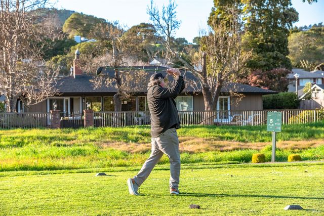 136 Peacock Dr, San Rafael, CA 94901