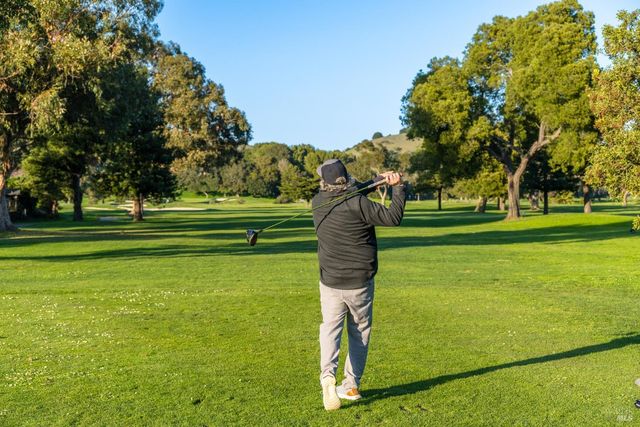 136 Peacock Dr, San Rafael, CA 94901