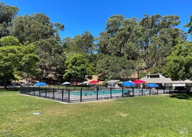 136 Peacock Dr, San Rafael, CA 94901