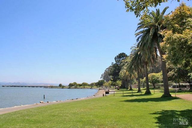 136 Peacock Dr, San Rafael, CA 94901