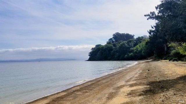 136 Peacock Dr, San Rafael, CA 94901