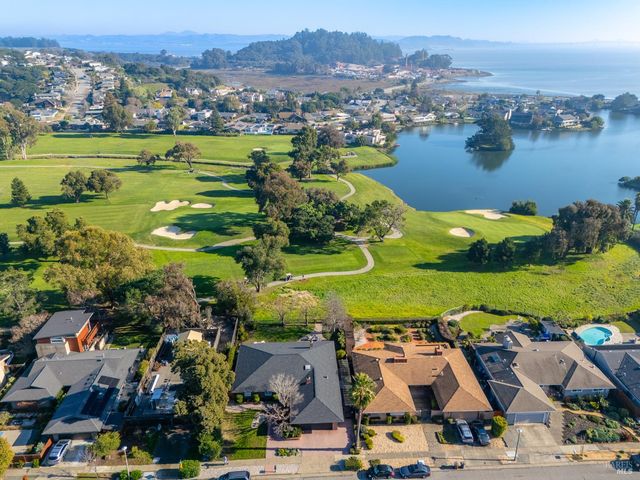 136 Peacock Dr, San Rafael, CA 94901