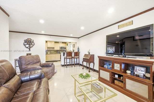 7858 NW 171st St, Hialeah, FL 33015