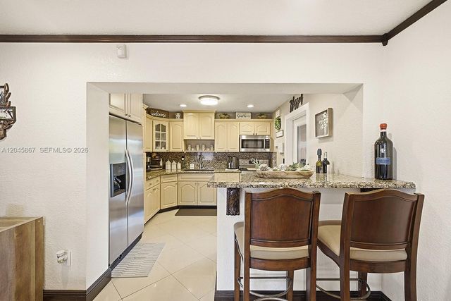 7858 NW 171st St, Hialeah, FL 33015
