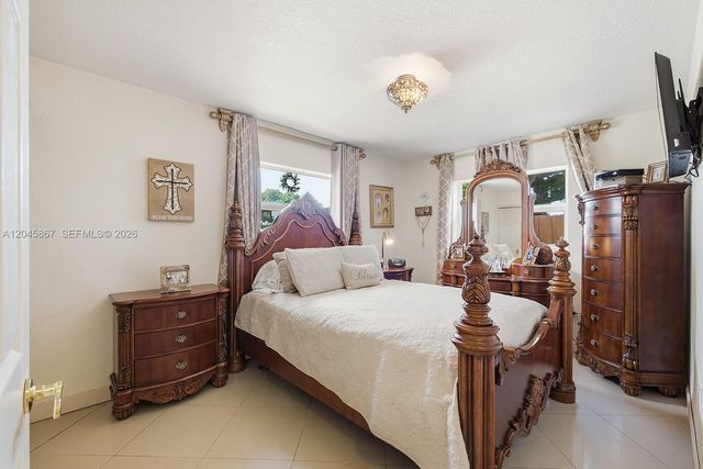 7858 NW 171st St, Hialeah, FL 33015