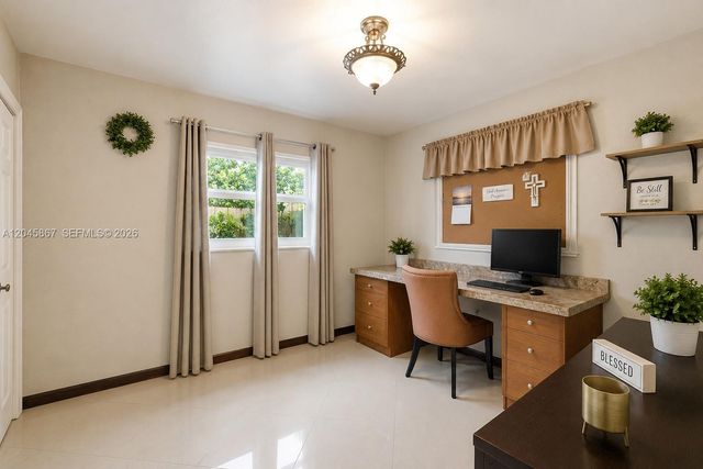 7858 NW 171st St, Hialeah, FL 33015