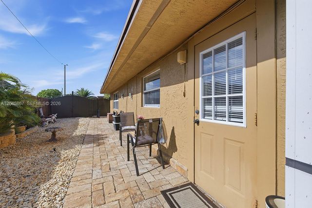 7858 NW 171st St, Hialeah, FL 33015